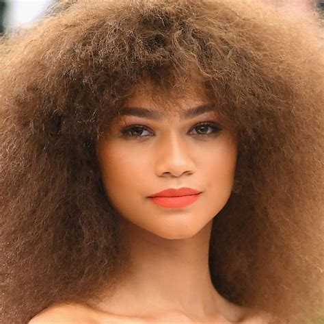 is zendaya bi|Zendaya Effortlessly Corrects A Gendered Question。